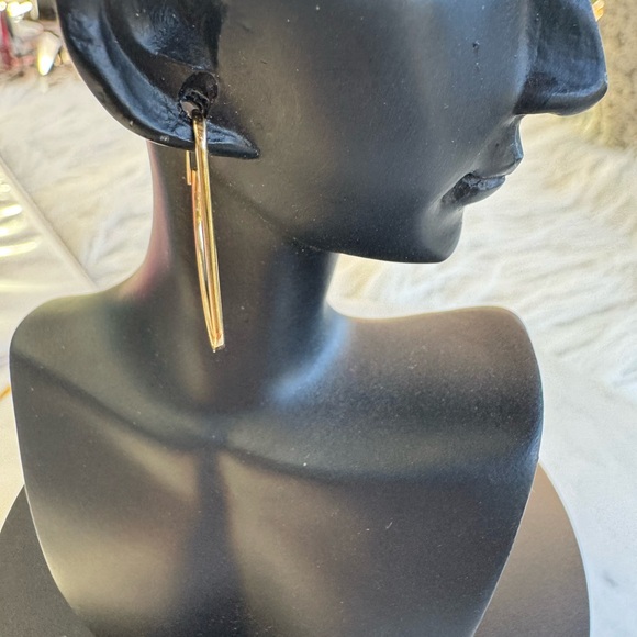 SOLD REAL 18k Saudi Gold D Hoop Earrings - Picture 5 of 7